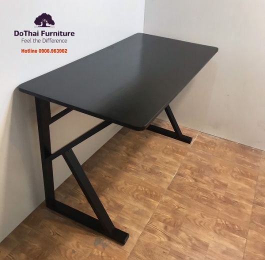 Bàn Làm Việc Simple Gỗ Caosu / Chân K